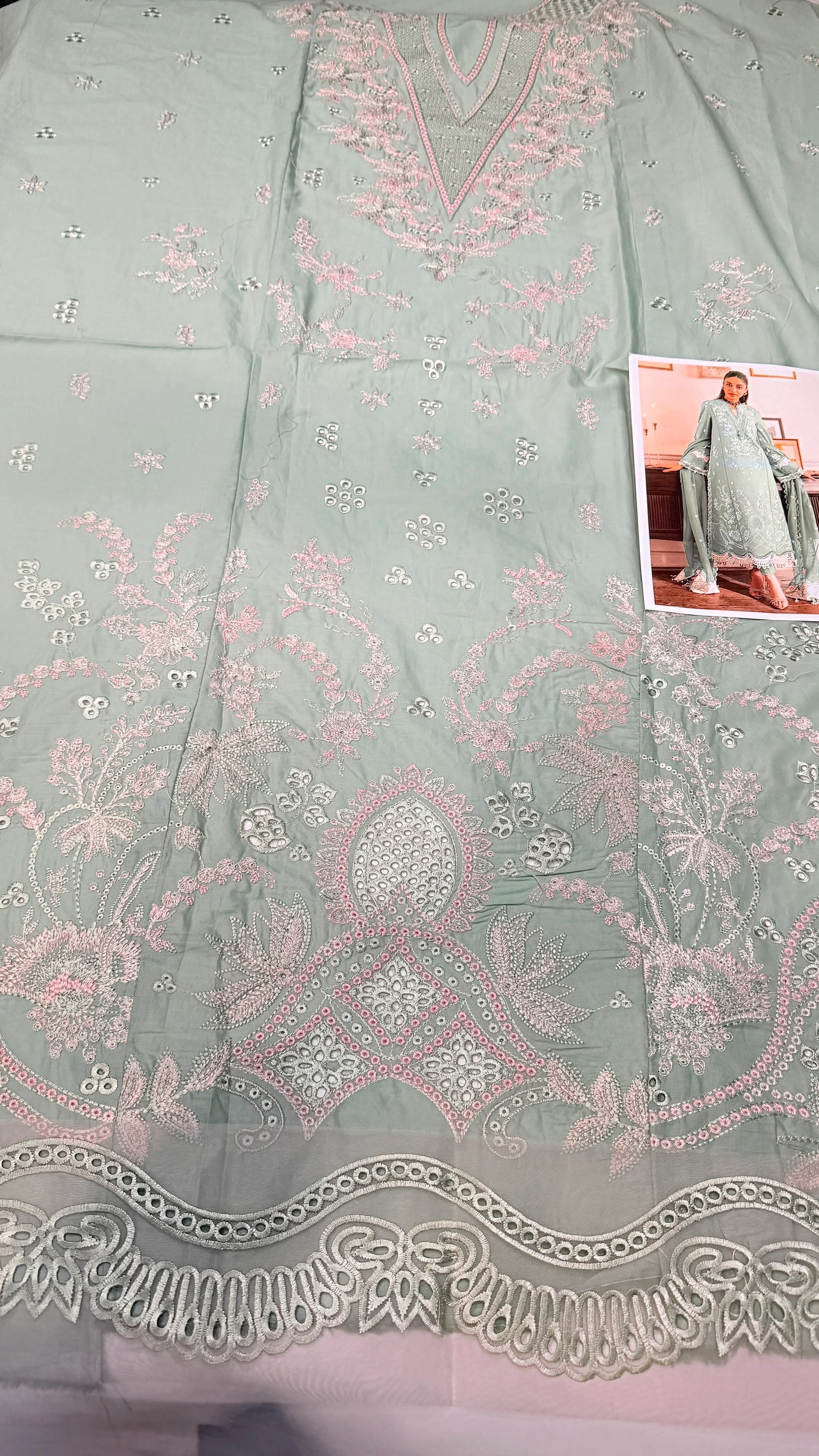 QALAMAKAR LAWN SB02  3 pc Embroidered