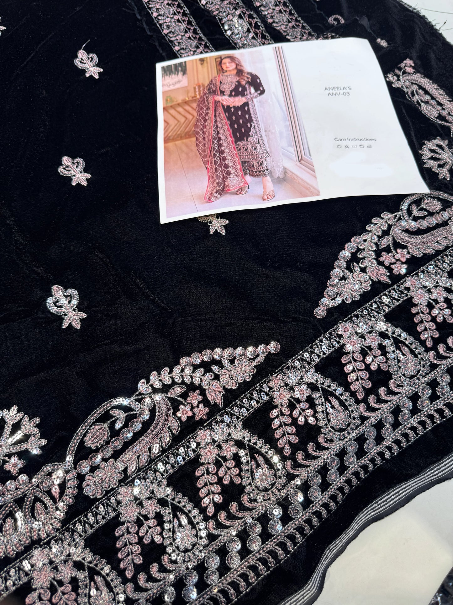 ANEELAS VELVET AVT06