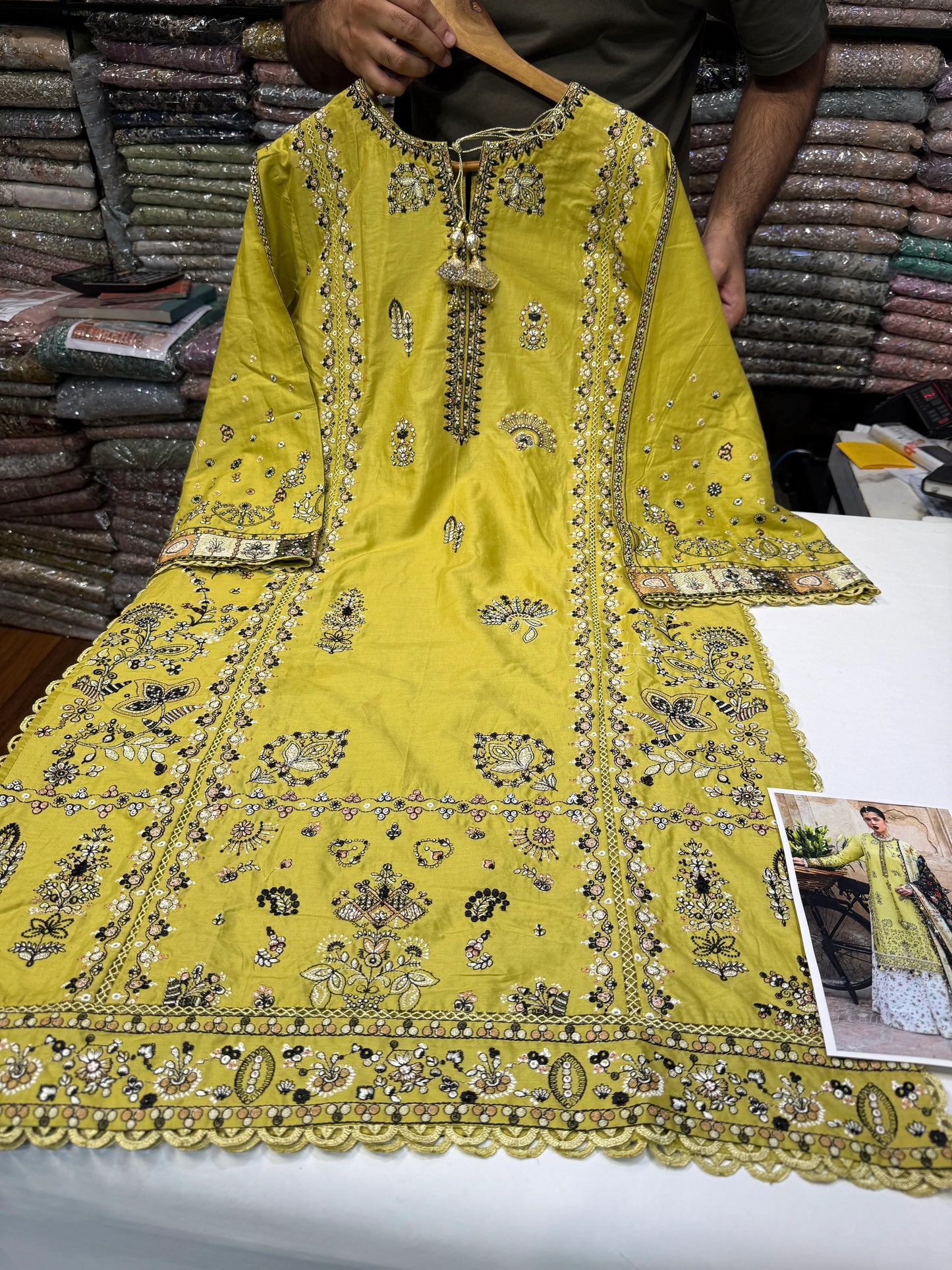 HUSSAIN REHAR STICHED SUK