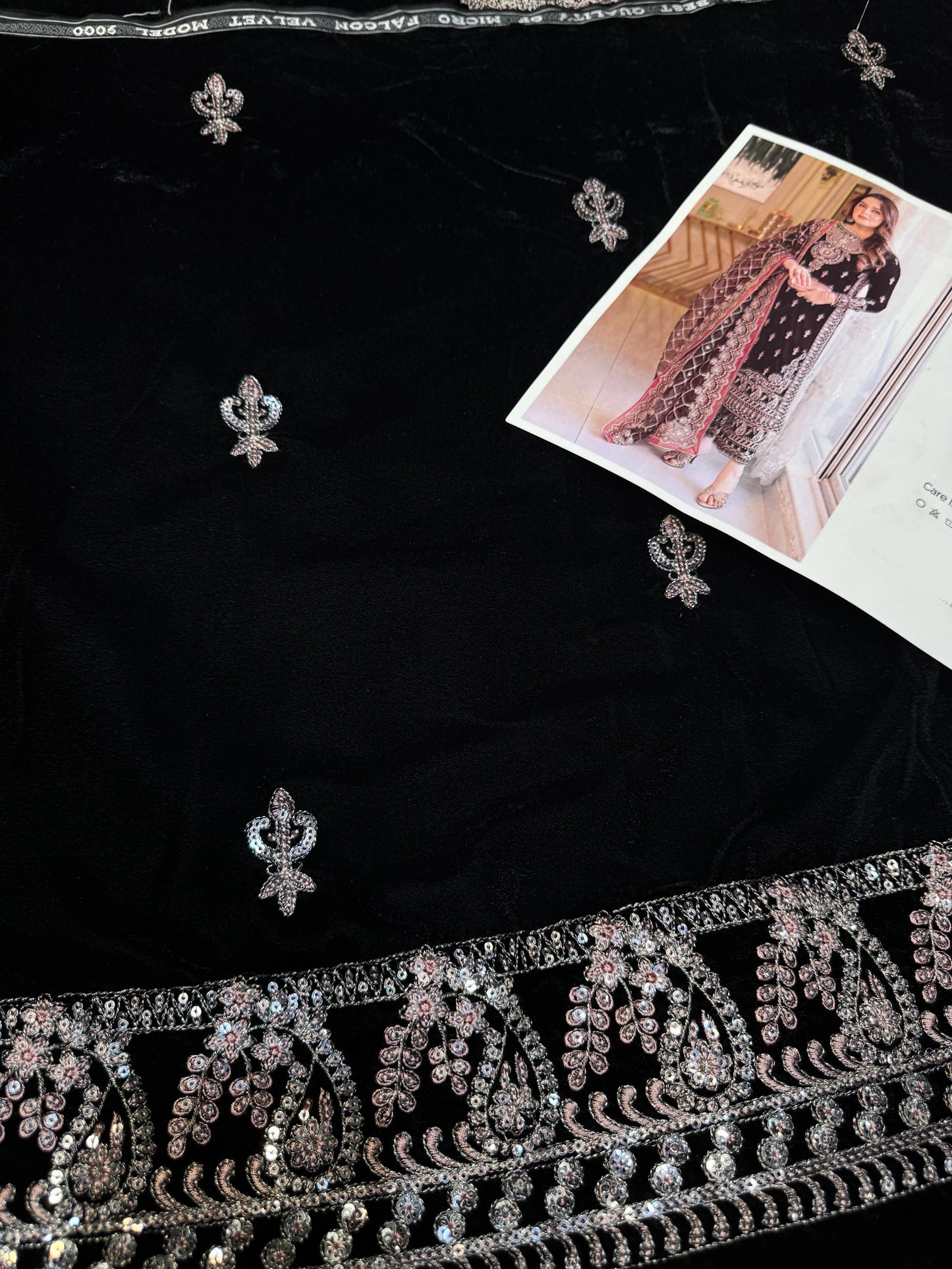 ANEELAS VELVET AVT06