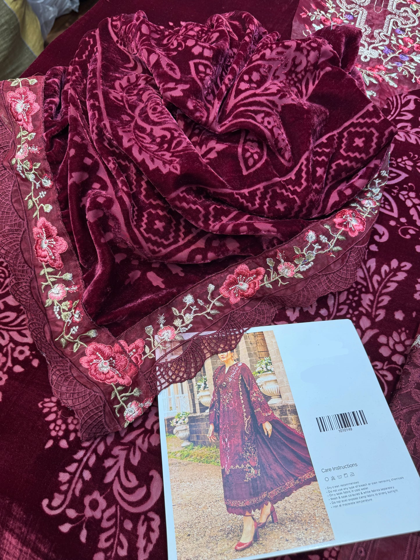 VELVET PALACHI 3PC MBP  Maroon