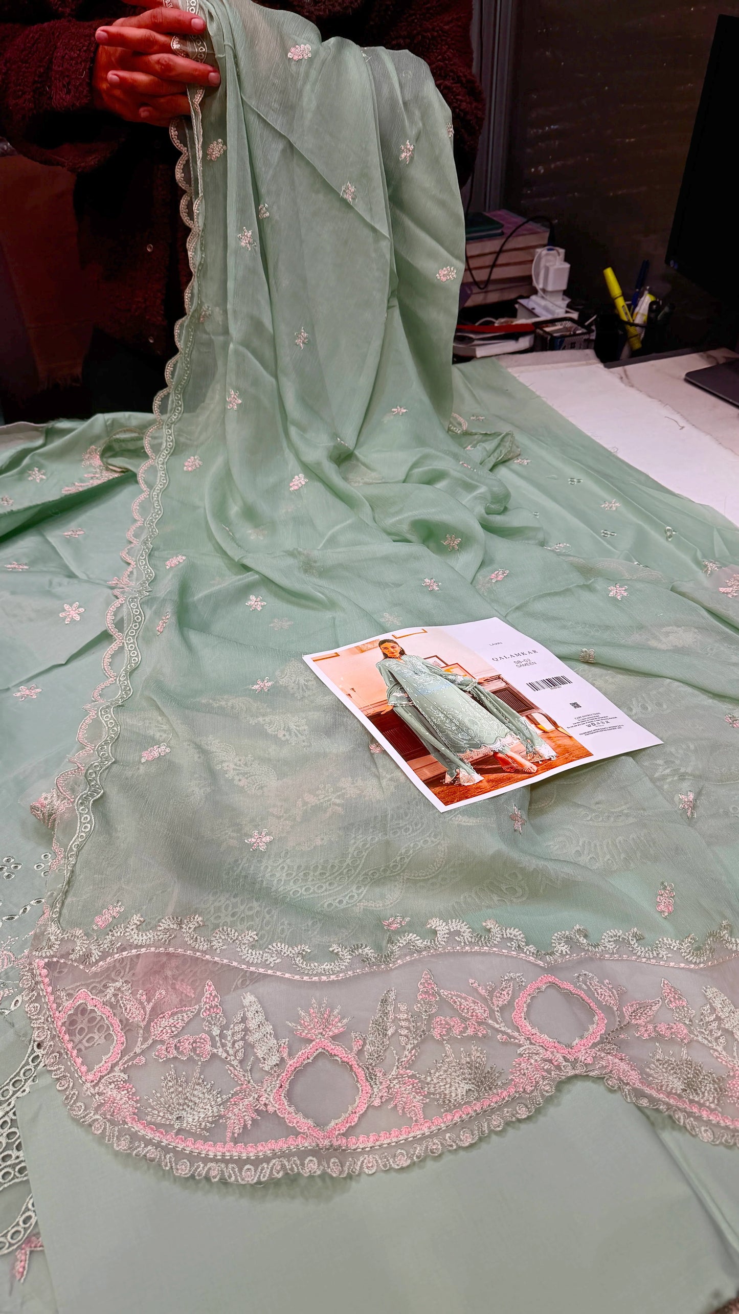 QALAMAKAR LAWN SB02  3 pc Embroidered