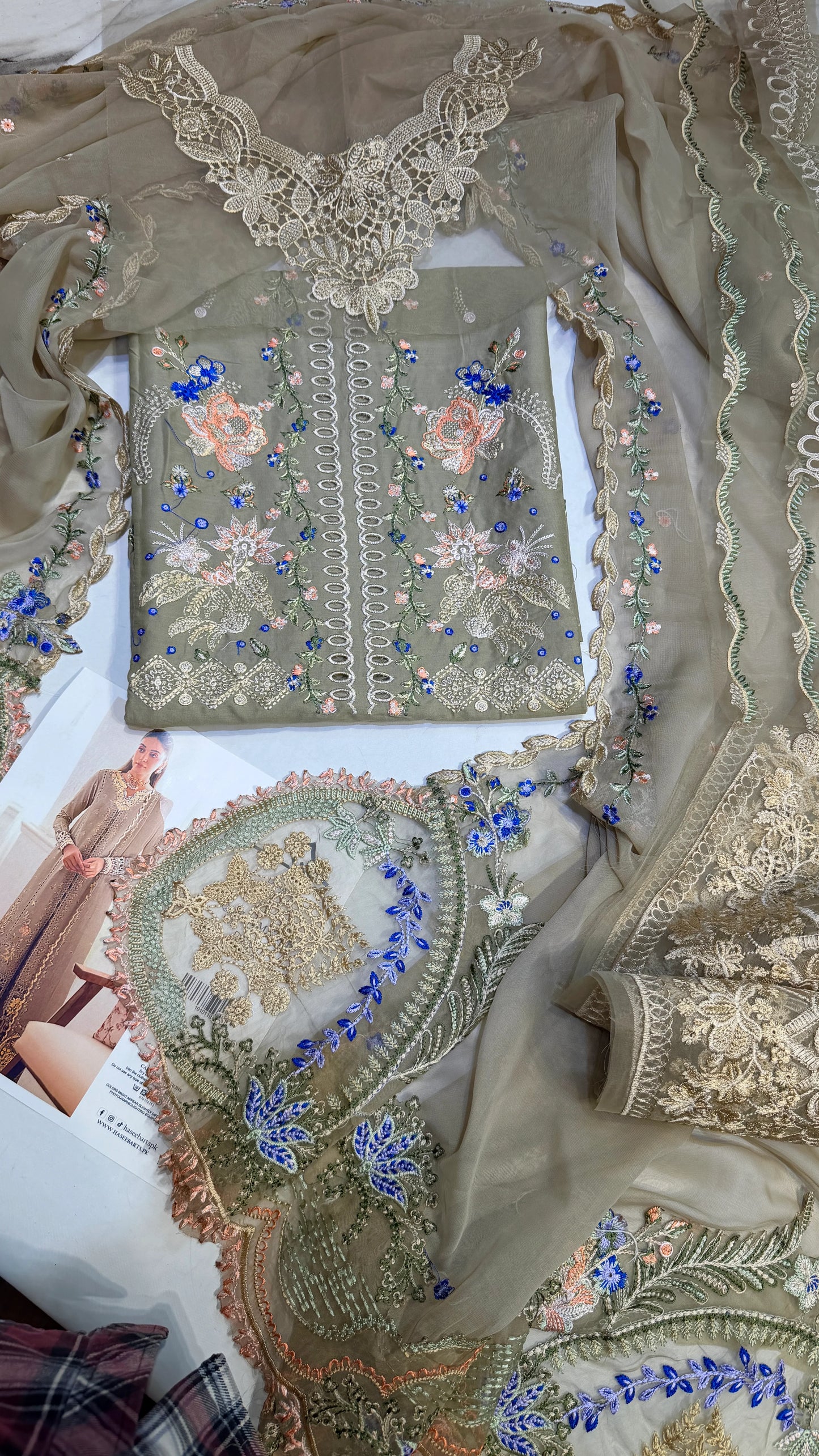 QALAMKAR LAWN SB-08  3 Piece Embroidered