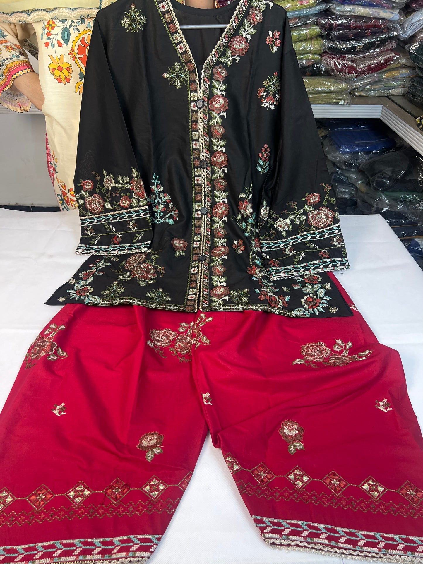 ETHNC BLACK & RED 2PC UNSTICHED