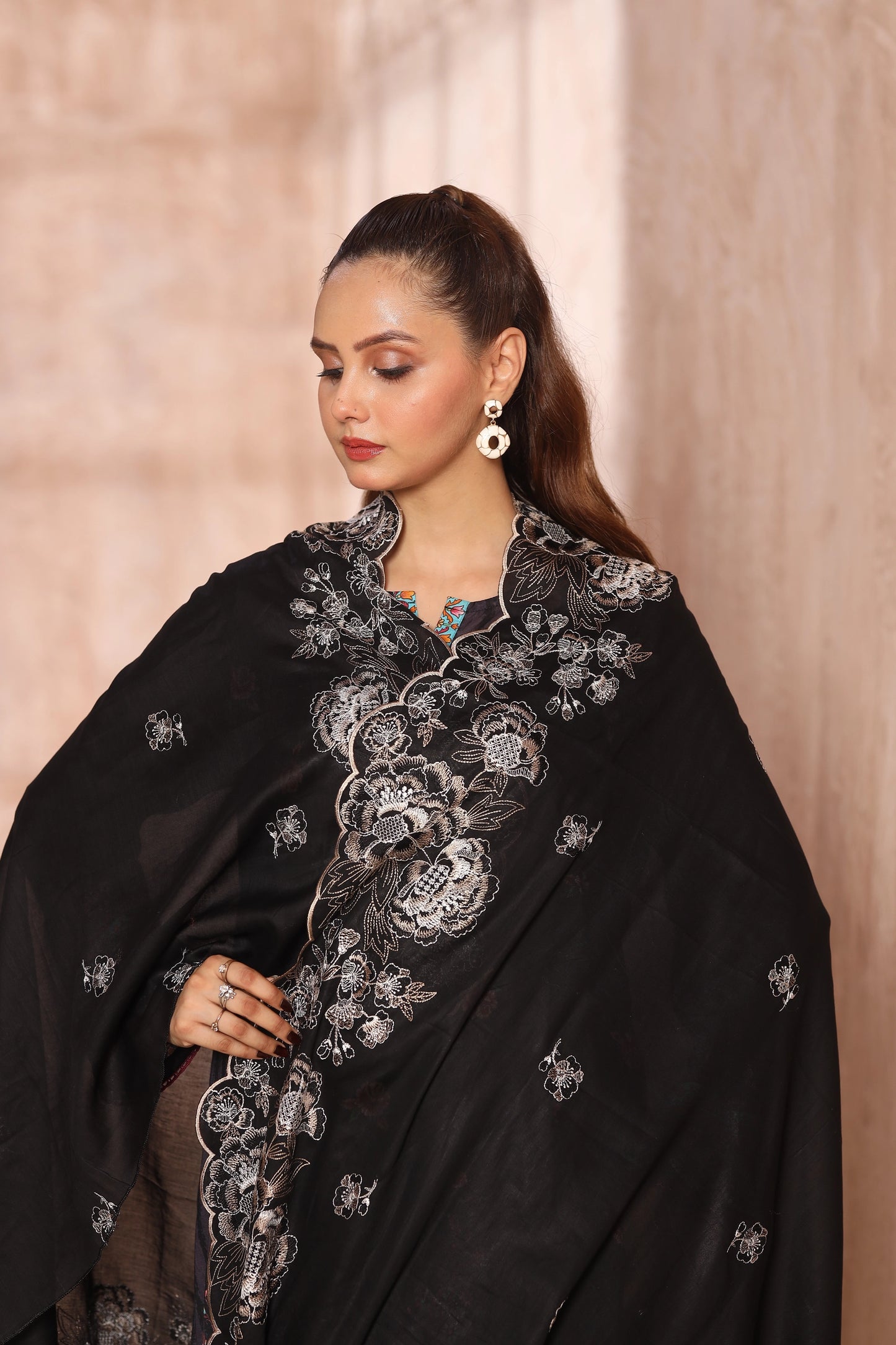 Kayseria Shawl Lawn 02